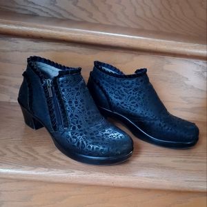 Alegria Black Delicate Ruffle Ankle Boots Sz 8